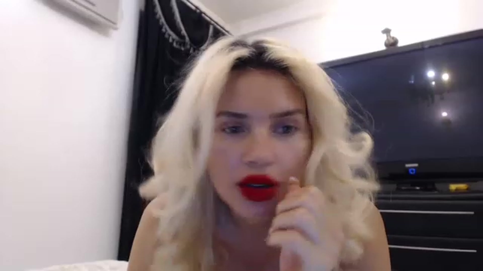 Gallery image thumbnail from Pervita's myfreecams stream on, 03/22/2023, 21:17 image 9 of 20