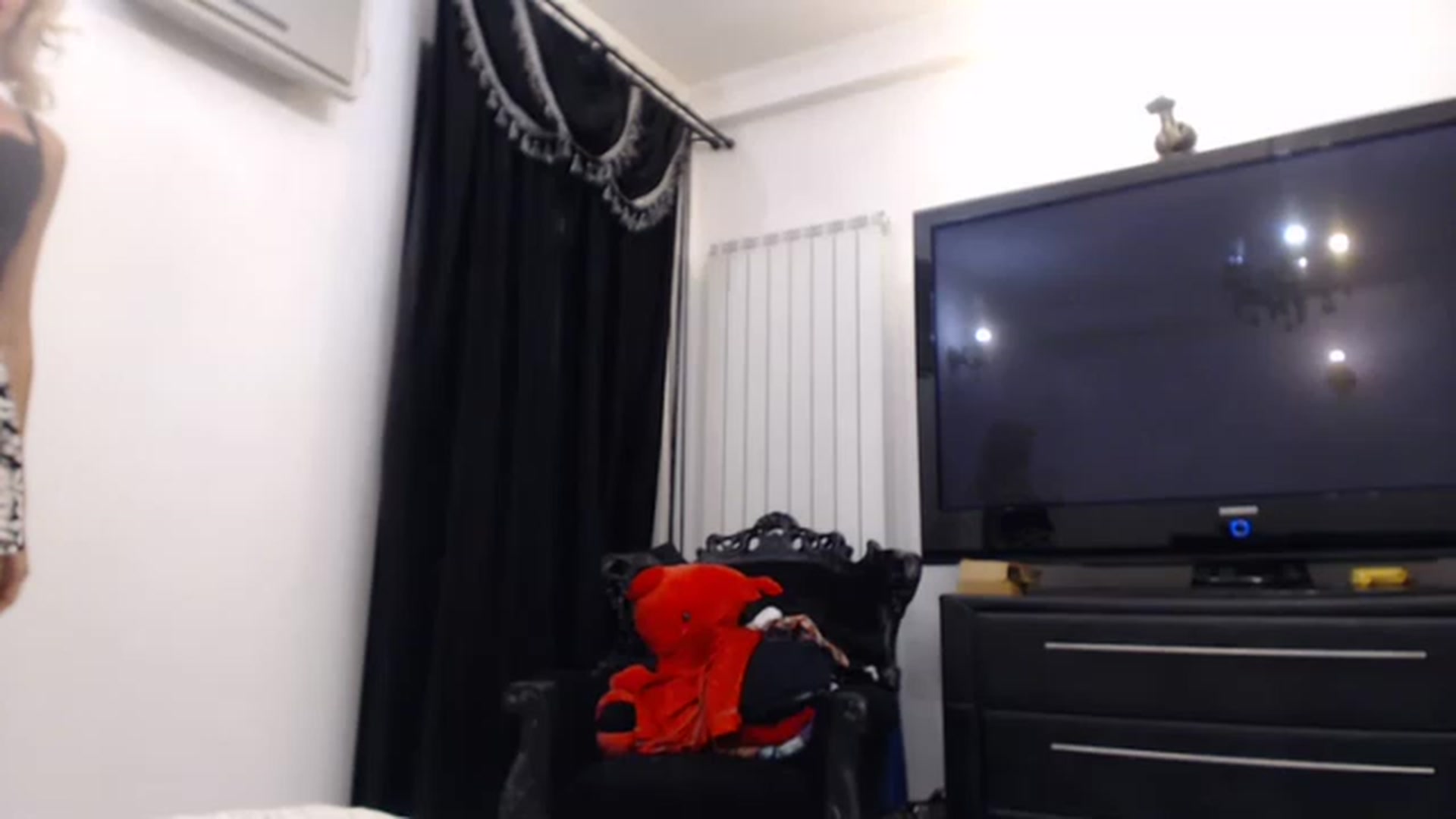 Gallery image thumbnail from Pervita's myfreecams stream on, 03/22/2023, 21:17 image 7 of 20
