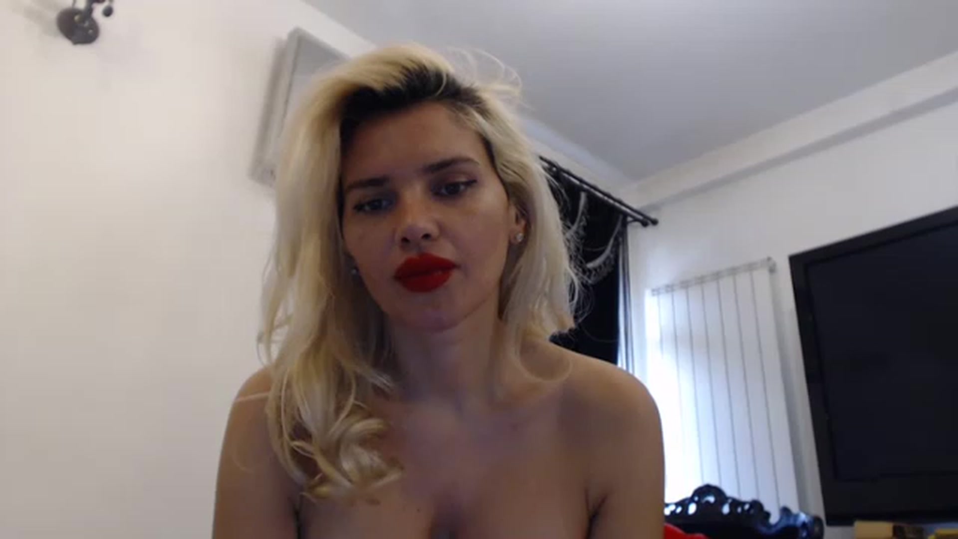Gallery image thumbnail from Pervita's myfreecams stream on, 03/24/2023, 14:43 image 12 of 20
