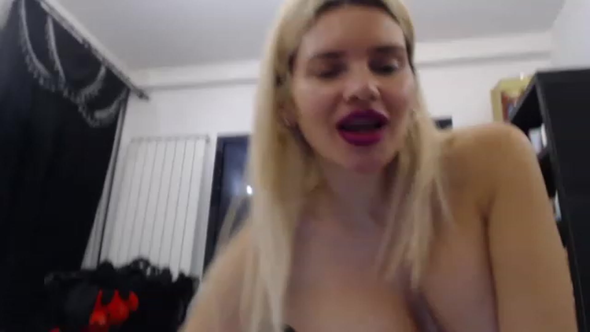Gallery image thumbnail from Pervita's myfreecams stream on, 03/29/2023, 22:28 image 10 of 20