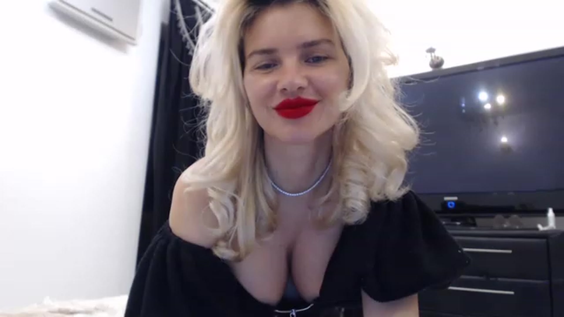 Gallery image thumbnail from Pervita's myfreecams stream on, 03/30/2023, 22:23 image 5 of 20