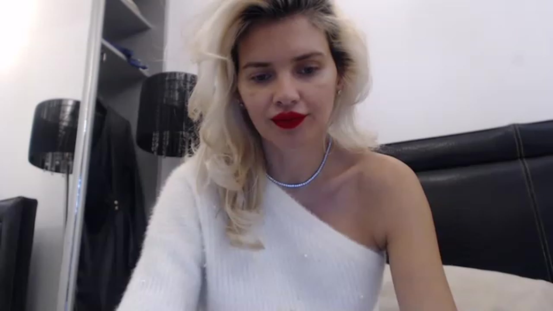 Gallery image thumbnail from Pervita's myfreecams stream on, 03/31/2023, 13:33 image 14 of 20