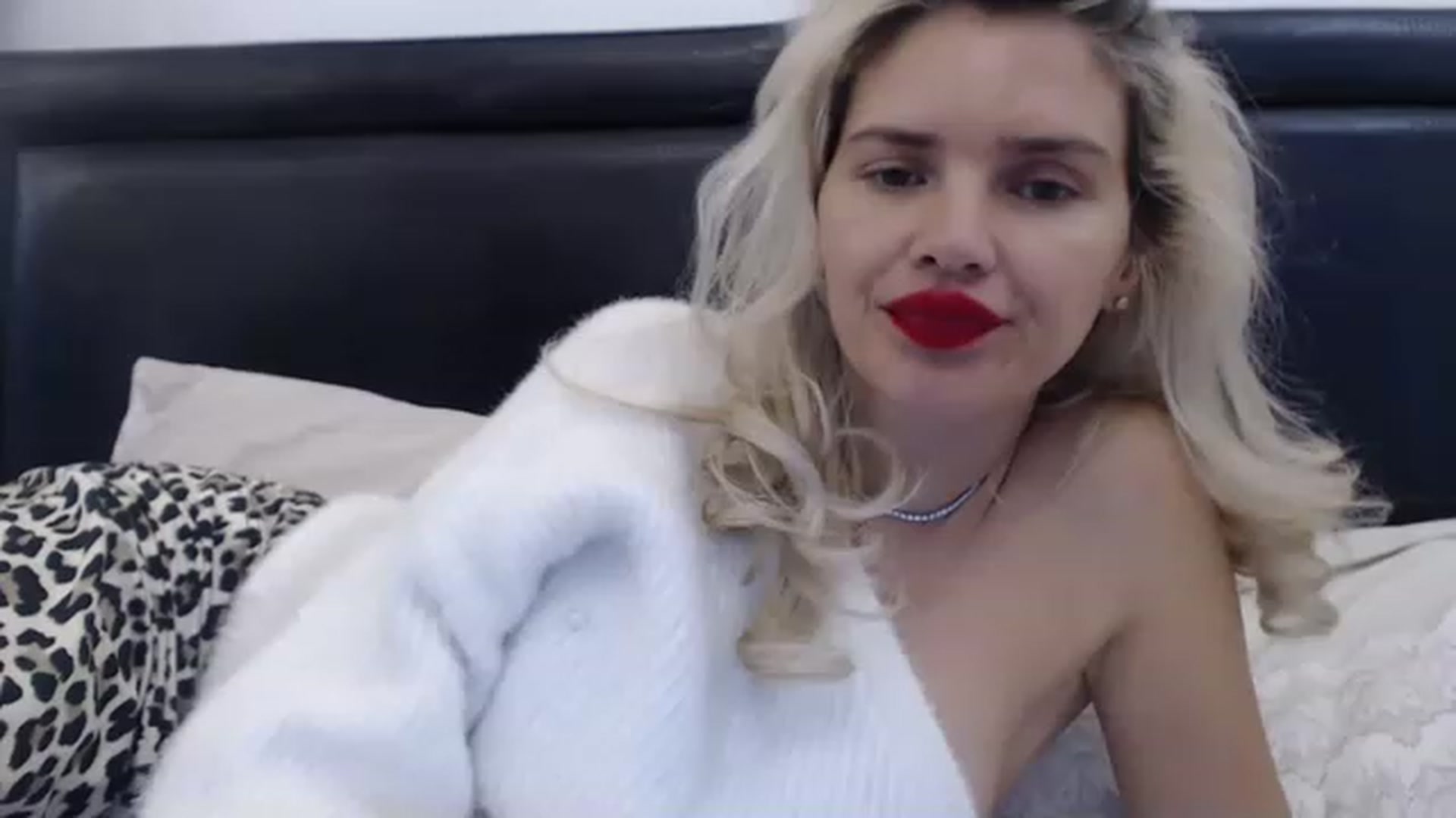 Gallery image thumbnail from Pervita's myfreecams stream on, 03/31/2023, 14:09 image 17 of 20