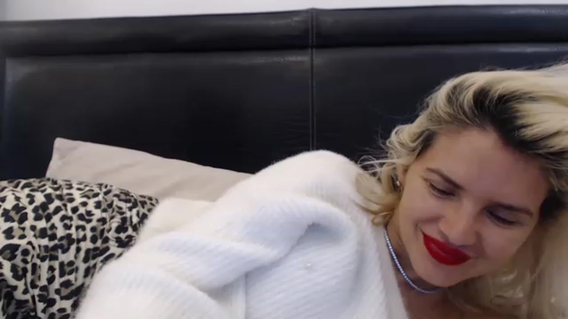 Gallery image thumbnail from Pervita's myfreecams stream on, 03/31/2023, 15:00 image 2 of 20