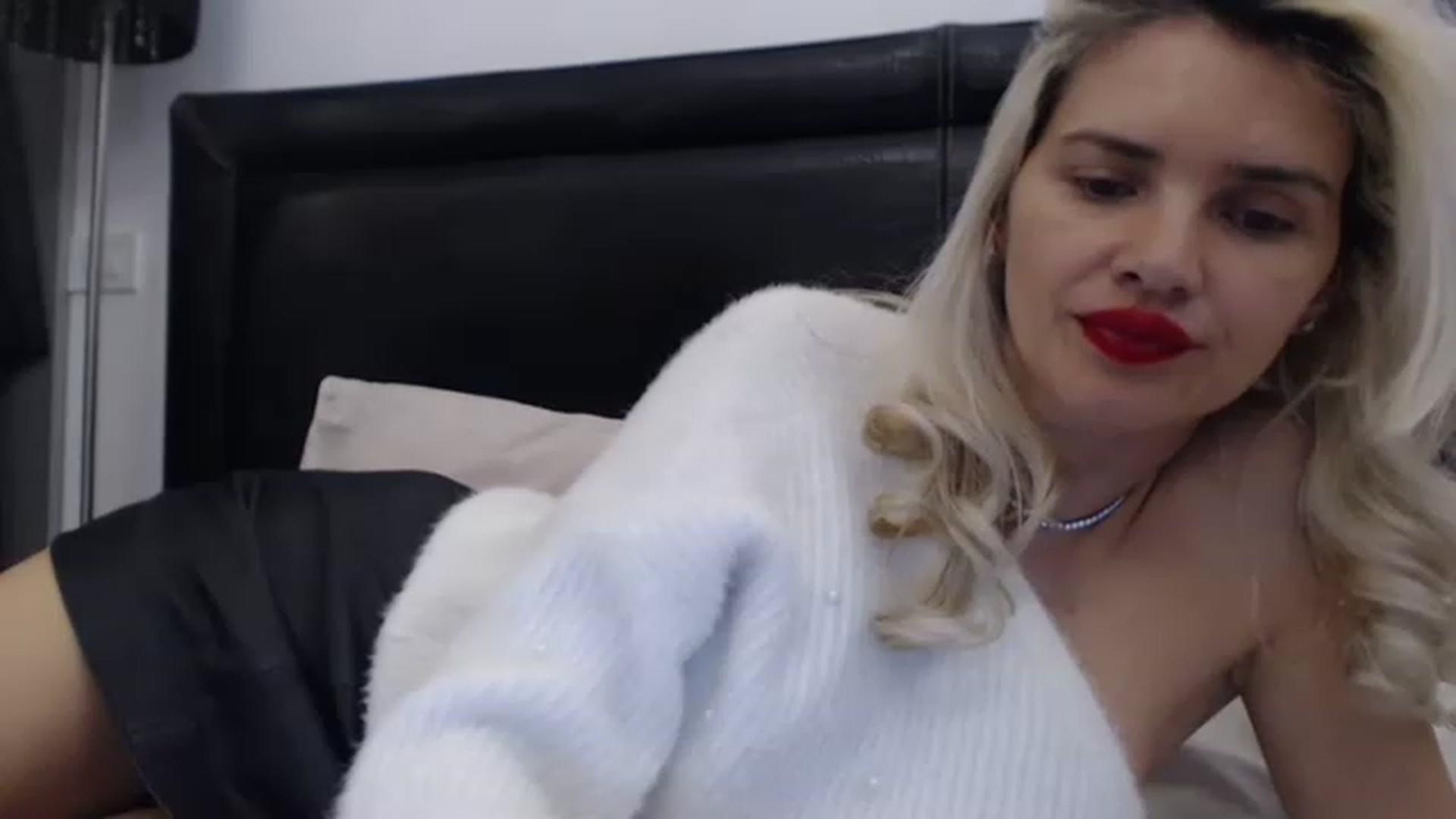 Gallery image thumbnail from Pervita's myfreecams stream on, 03/31/2023, 15:00 image 17 of 20