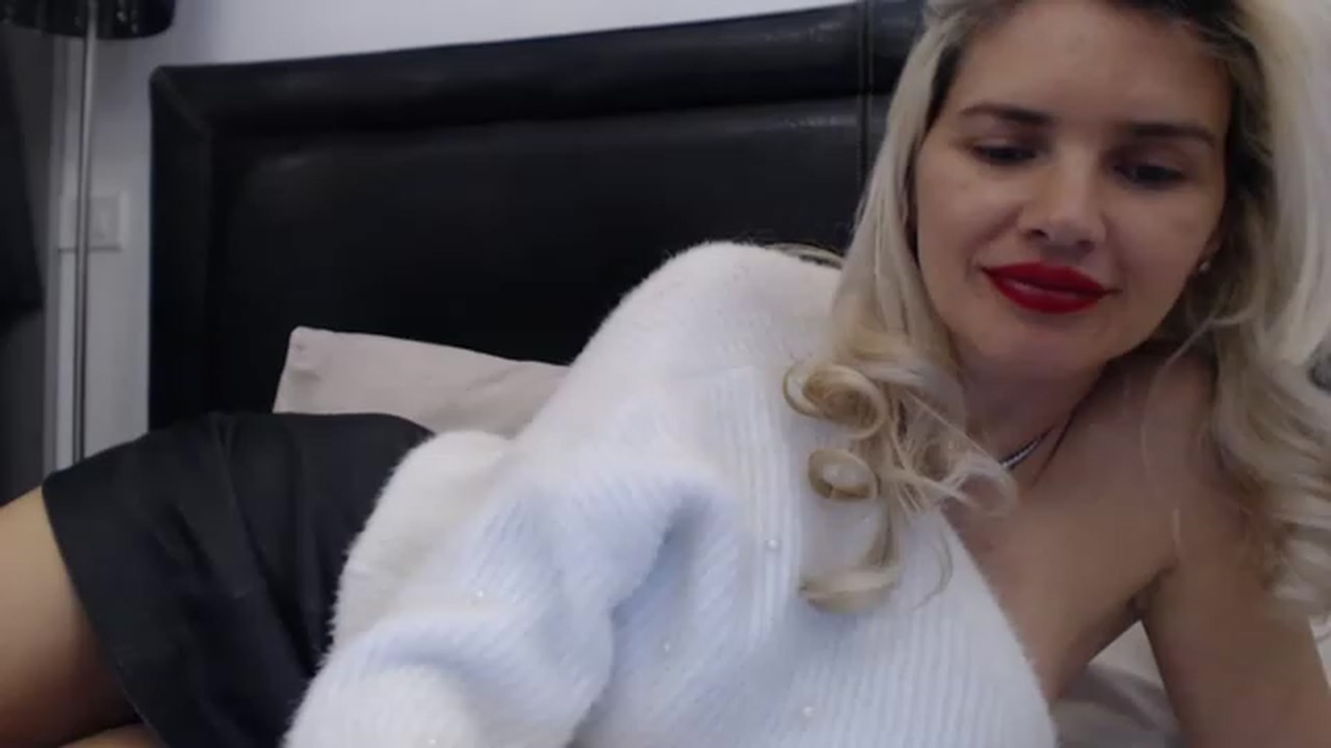 Gallery image thumbnail from Pervita's myfreecams stream on, 03/31/2023, 15:00 image 18 of 20