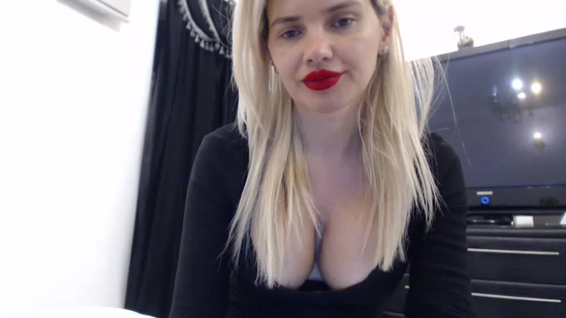 Gallery image thumbnail from Pervita's myfreecams stream on, 04/11/2023, 22:52 image 14 of 20