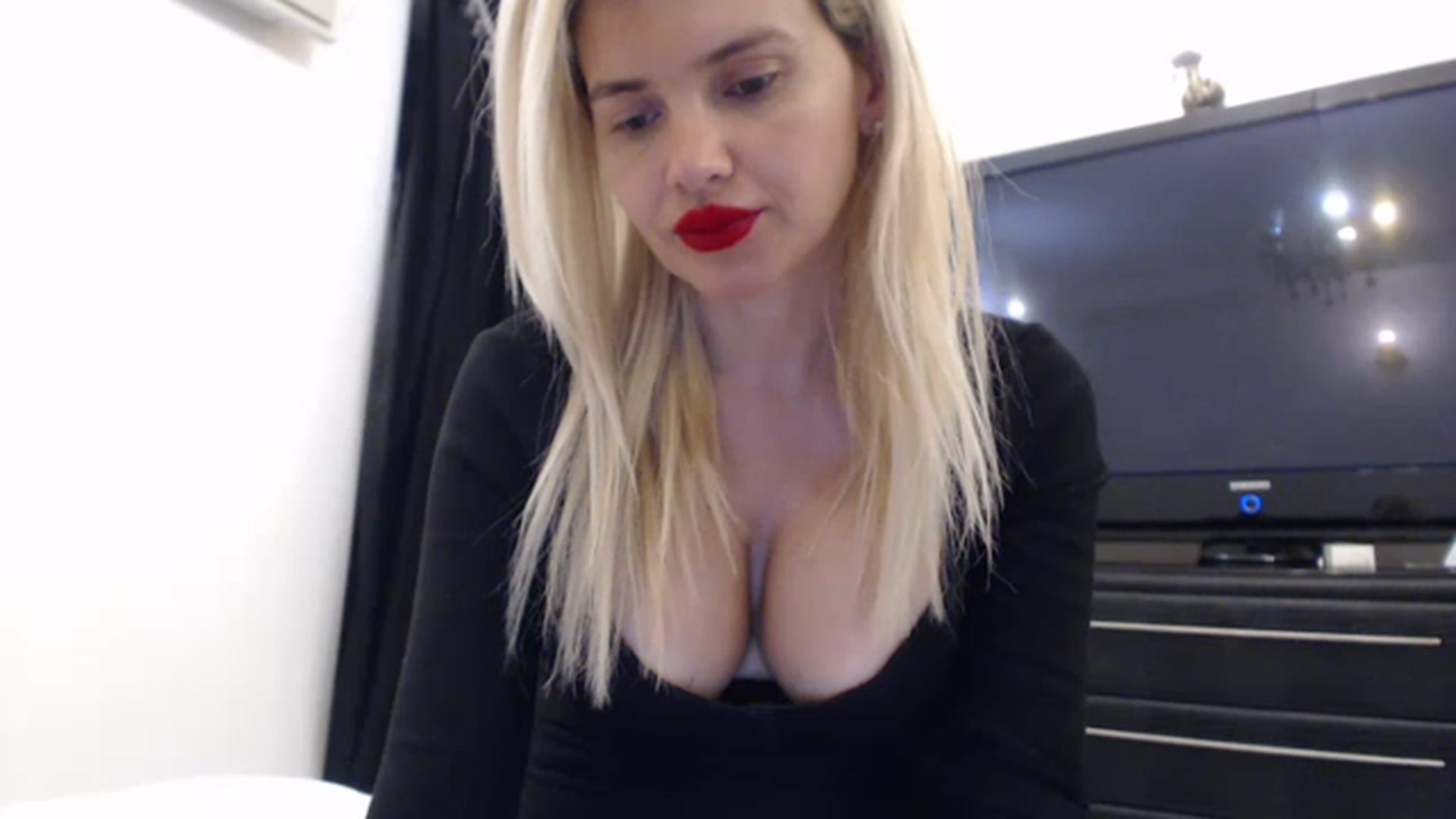 Gallery image thumbnail from Pervita's myfreecams stream on, 04/11/2023, 22:52 image 13 of 20