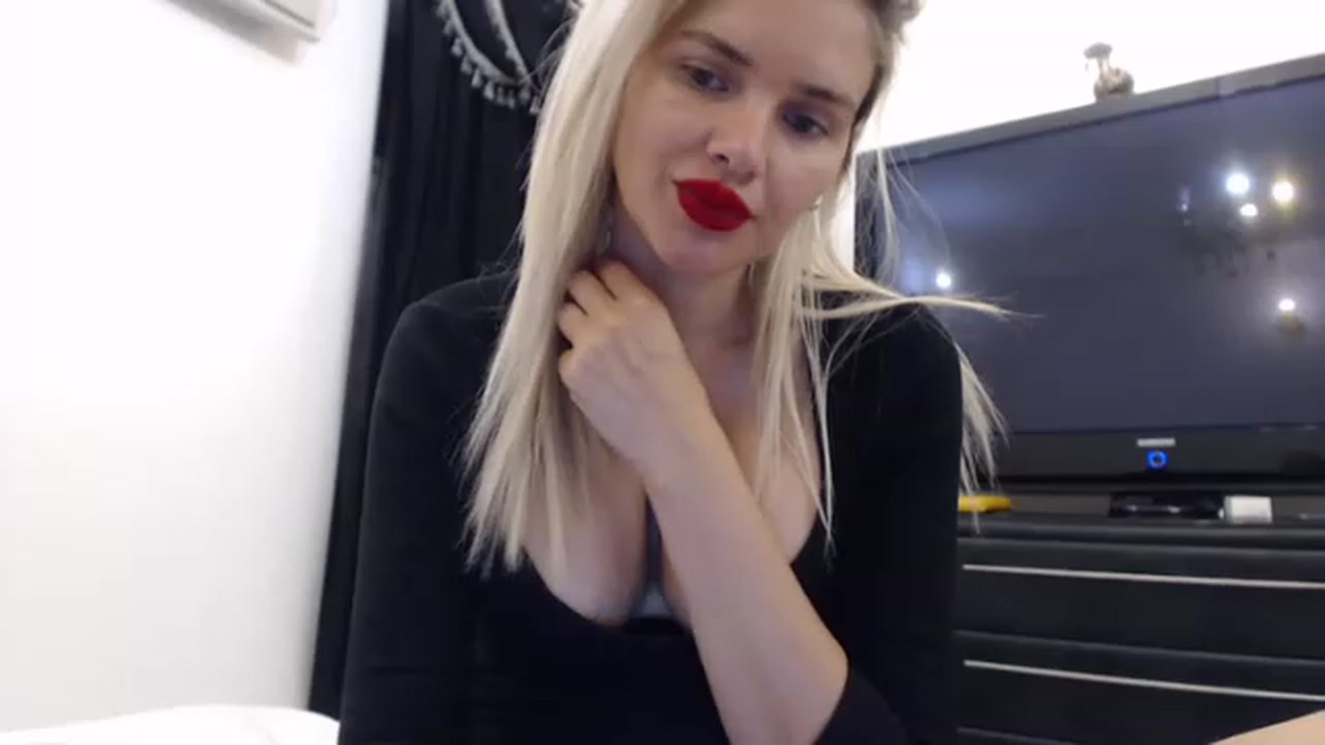 Gallery image thumbnail from Pervita's myfreecams stream on, 04/11/2023, 22:52 image 8 of 20