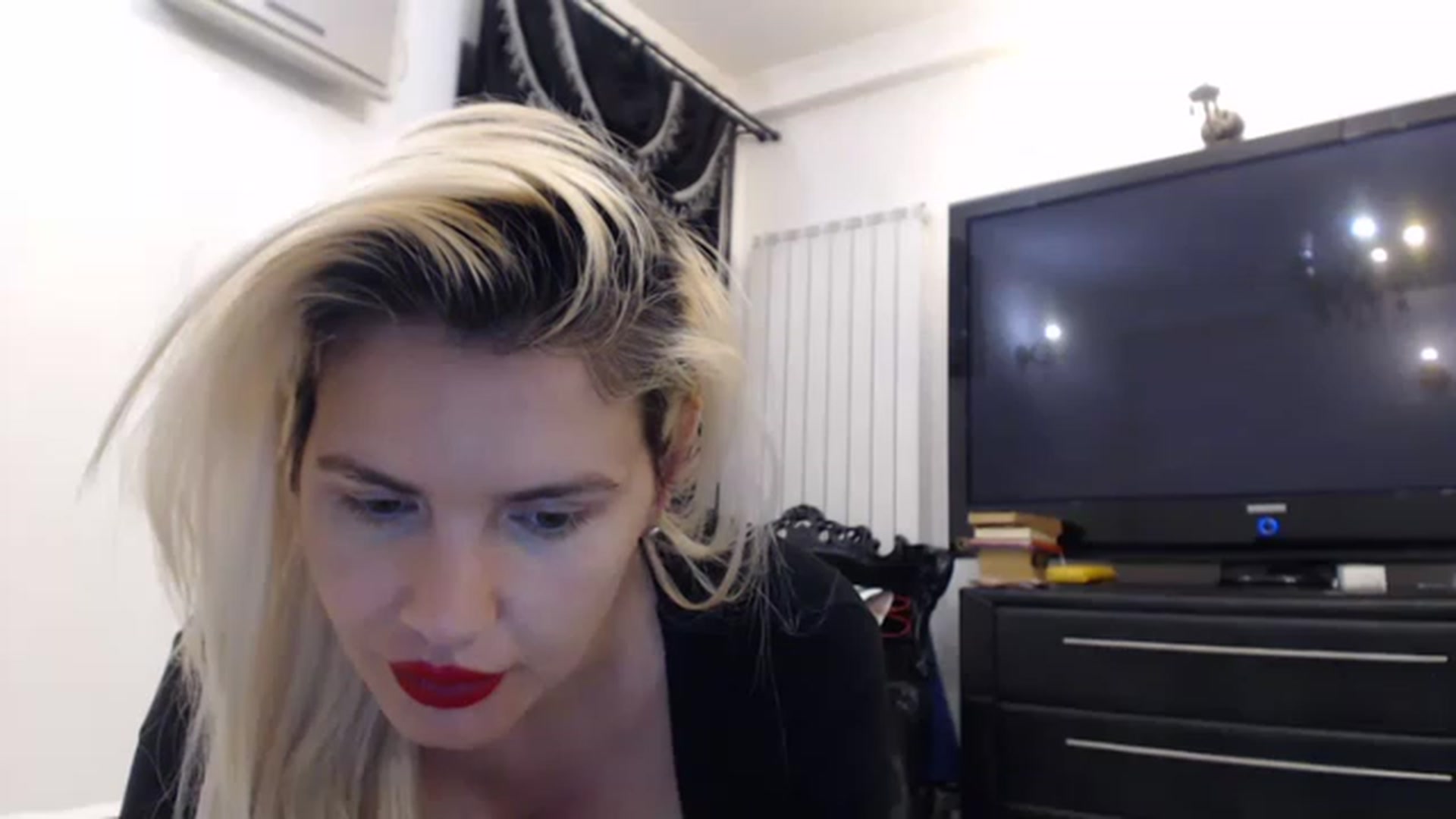 Gallery image thumbnail from Pervita's myfreecams stream on, 04/11/2023, 22:52 image 4 of 20