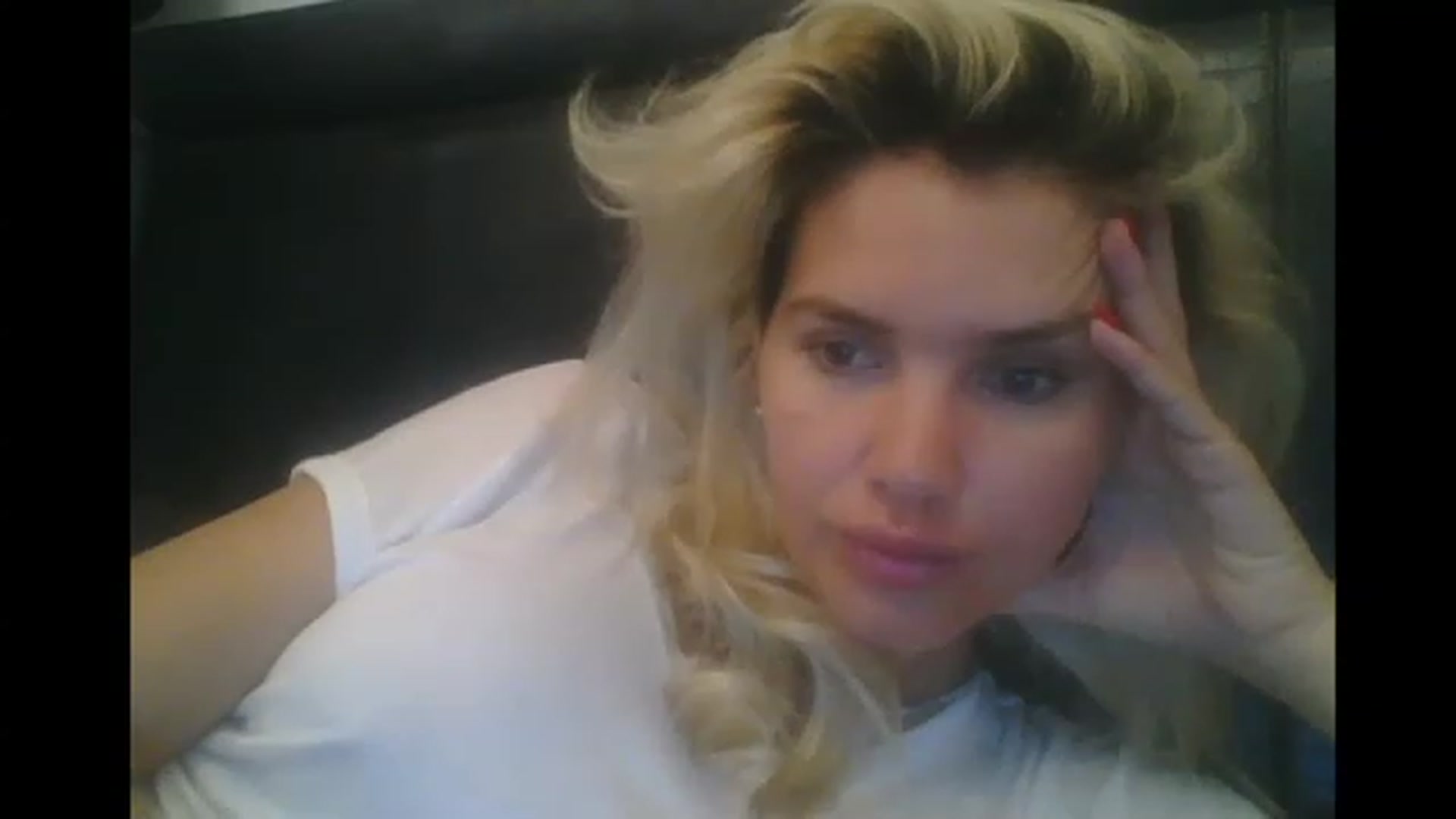 Gallery image thumbnail from Pervita's myfreecams stream on, 04/15/2023, 24:52 image 16 of 20