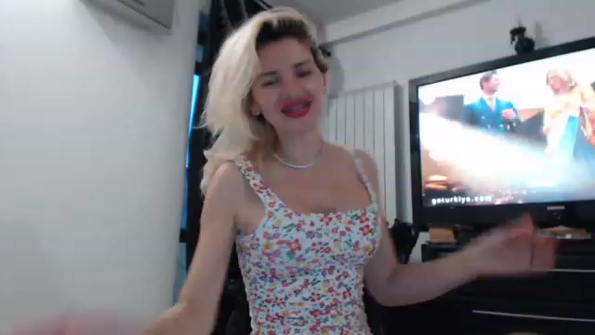 Gallery image thumbnail from Pervita's myfreecams stream on, 04/15/2023, 17:47 image 4 of 20