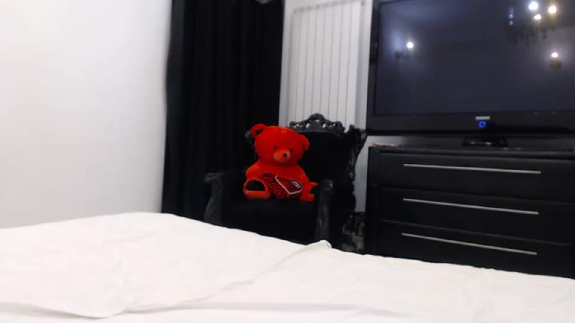 Gallery image thumbnail from Pervita's myfreecams stream on, 04/17/2023, 21:14 image 6 of 20