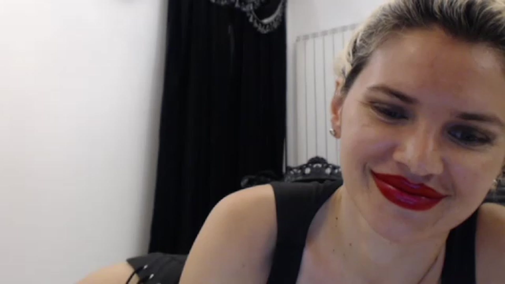 Gallery image thumbnail from Pervita's myfreecams stream on, 04/19/2023, 22:18 image 18 of 20