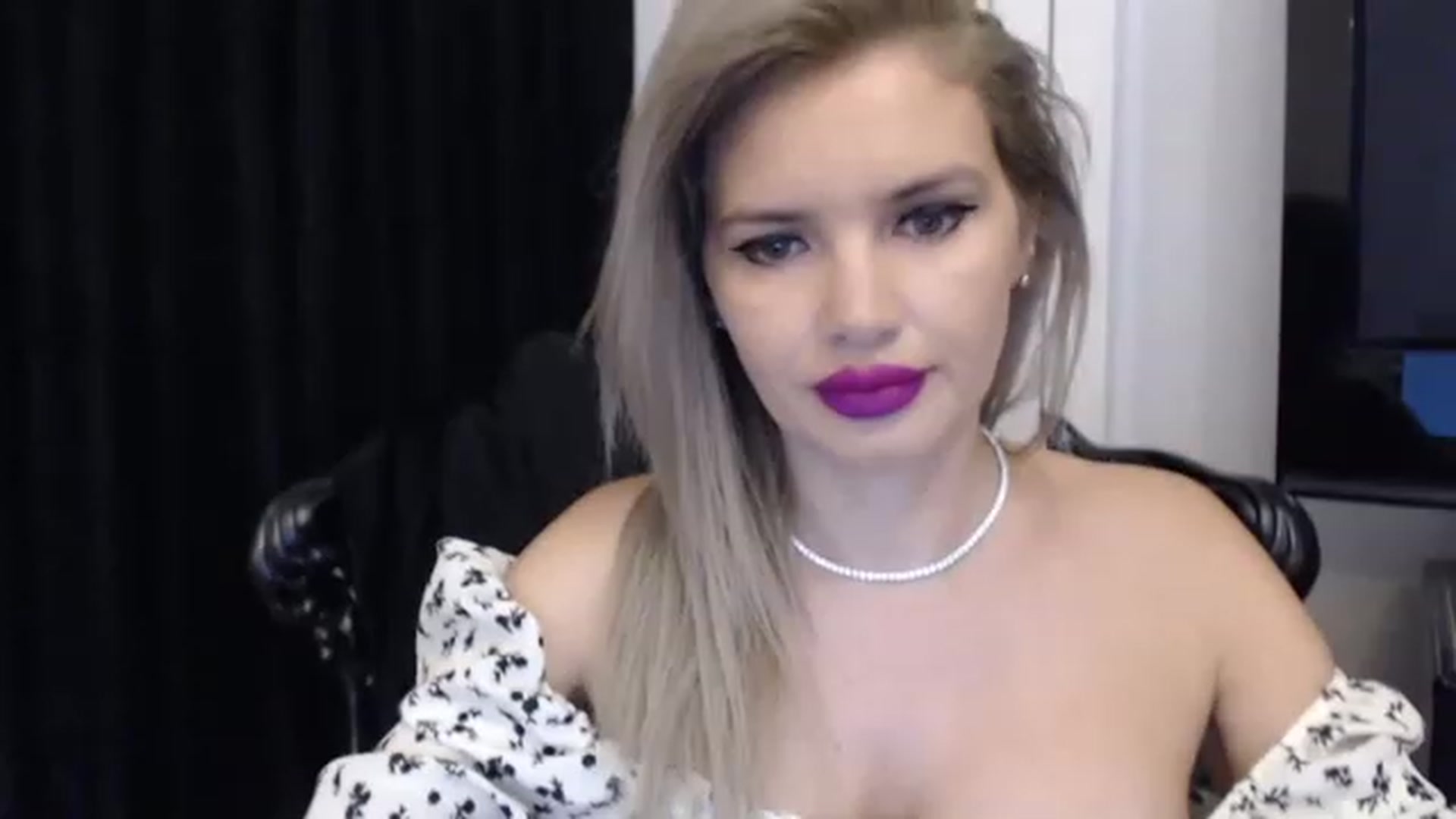 Gallery image thumbnail from Pervita's myfreecams stream on, 04/26/2023, 21:56 image 8 of 20