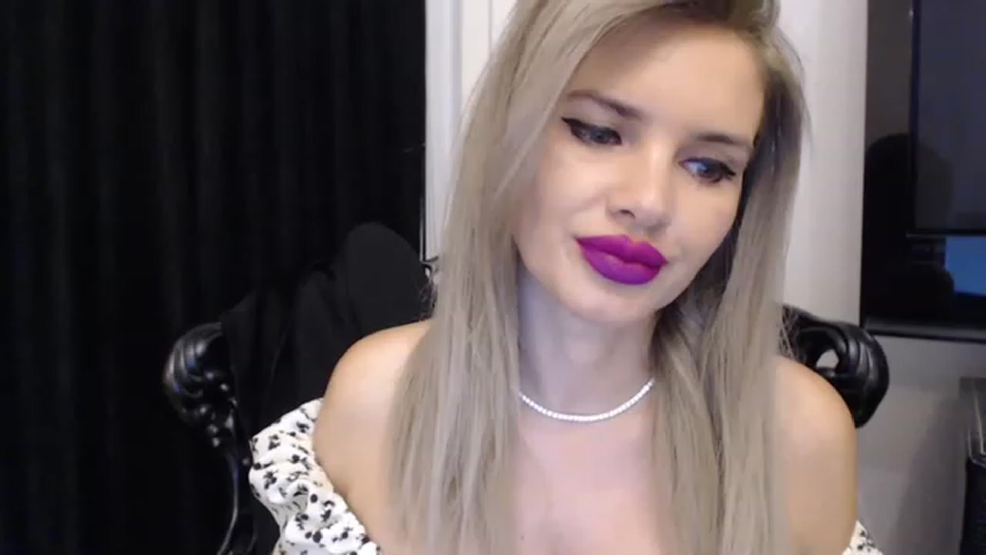 Gallery image thumbnail from Pervita's myfreecams stream on, 04/26/2023, 21:56 image 6 of 20
