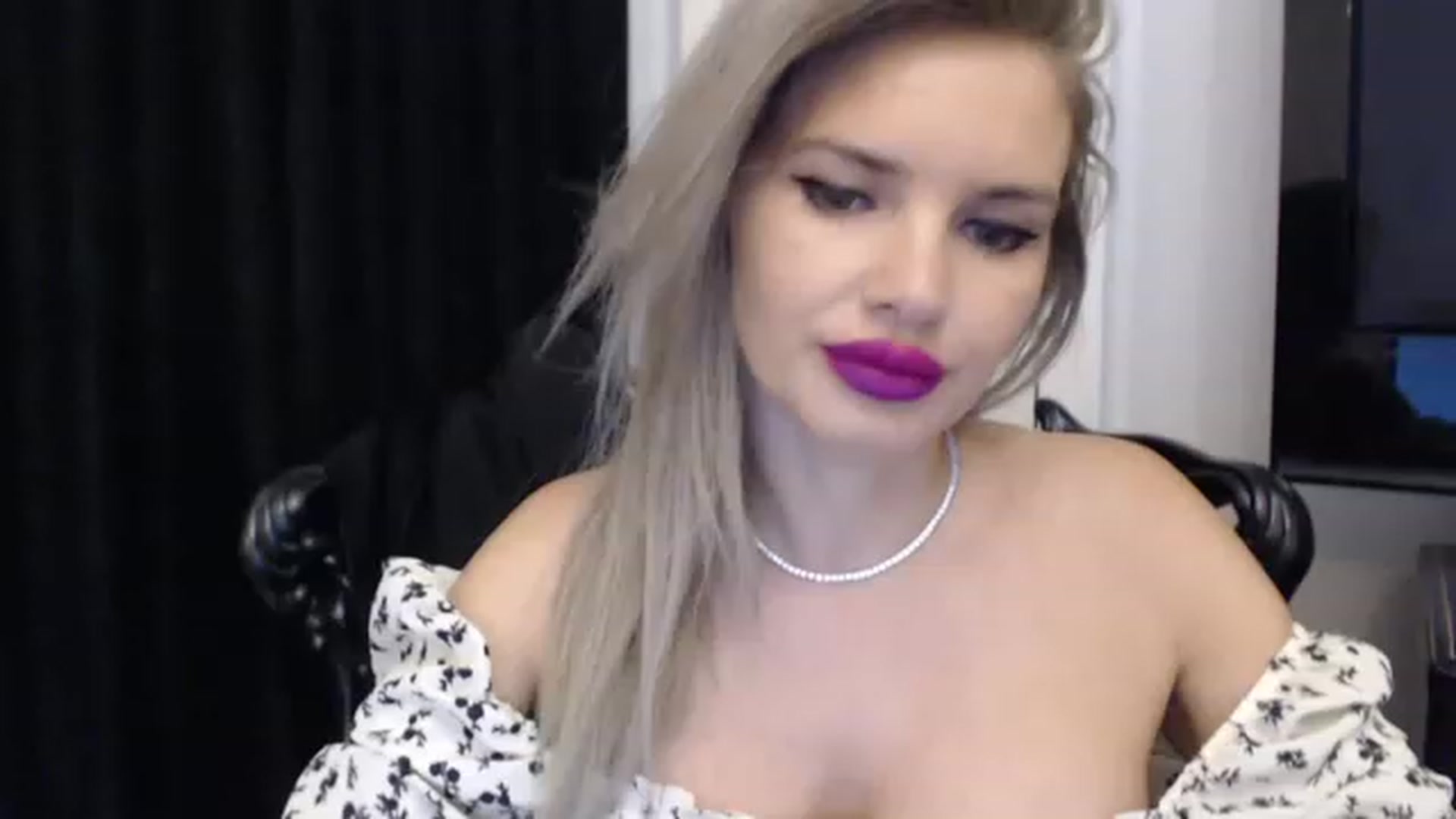 Gallery image thumbnail from Pervita's myfreecams stream on, 04/26/2023, 21:56 image 7 of 20