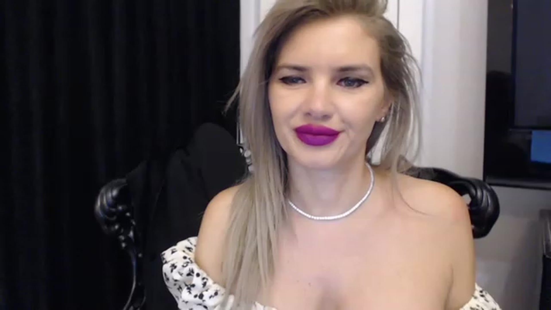 Gallery image thumbnail from Pervita's myfreecams stream on, 04/26/2023, 21:56 image 9 of 20
