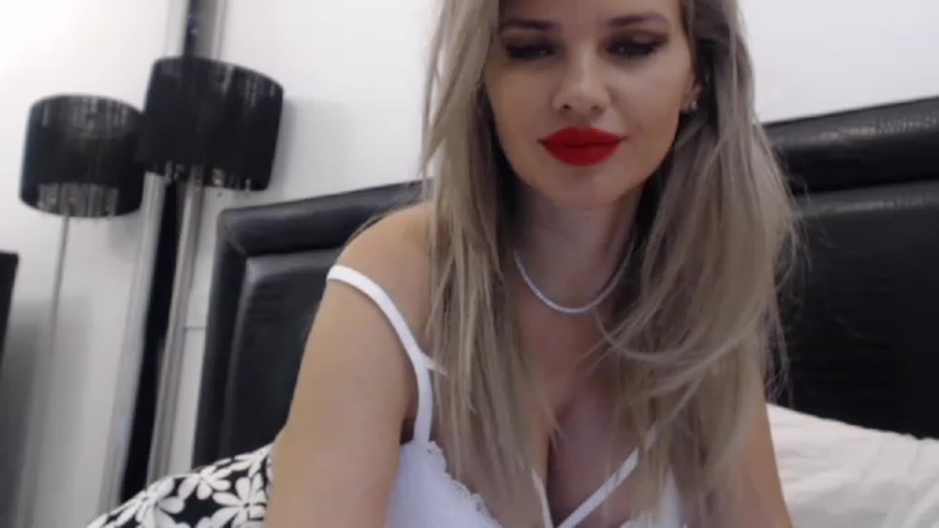 Gallery image thumbnail from Pervita's myfreecams stream on, 04/27/2023, 23:04 image 10 of 20