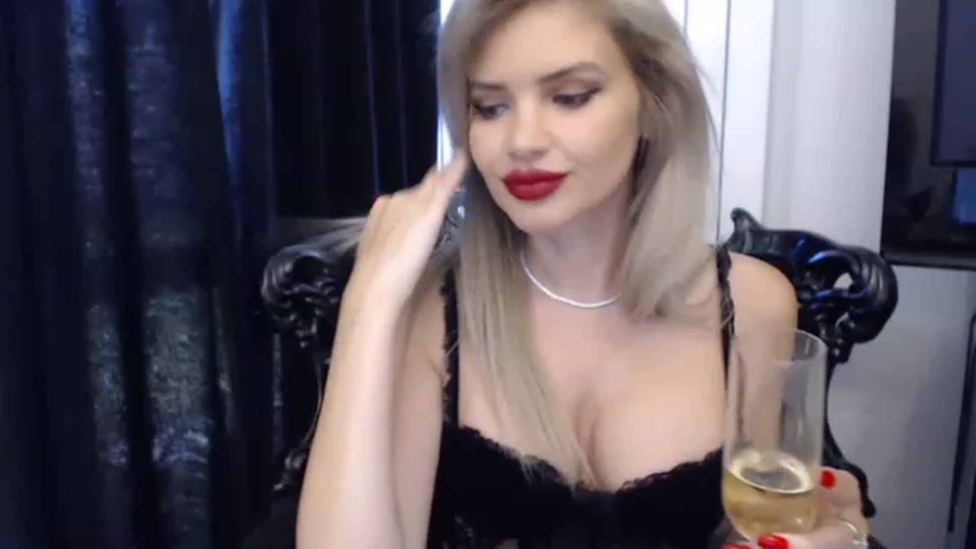 Gallery image thumbnail from Pervita's myfreecams stream on, 04/28/2023, 13:39 image 14 of 20