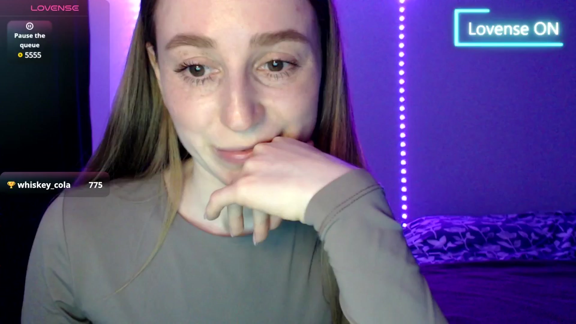 Gallery image thumbnail from PetitAnge_'s myfreecams stream on, 04/12/2025, 17:40 image 13 of 20