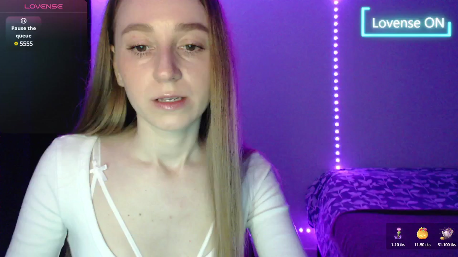 Gallery image thumbnail from PetitAnge_'s myfreecams stream on, 06/04/2025, 15:50 image 6 of 20