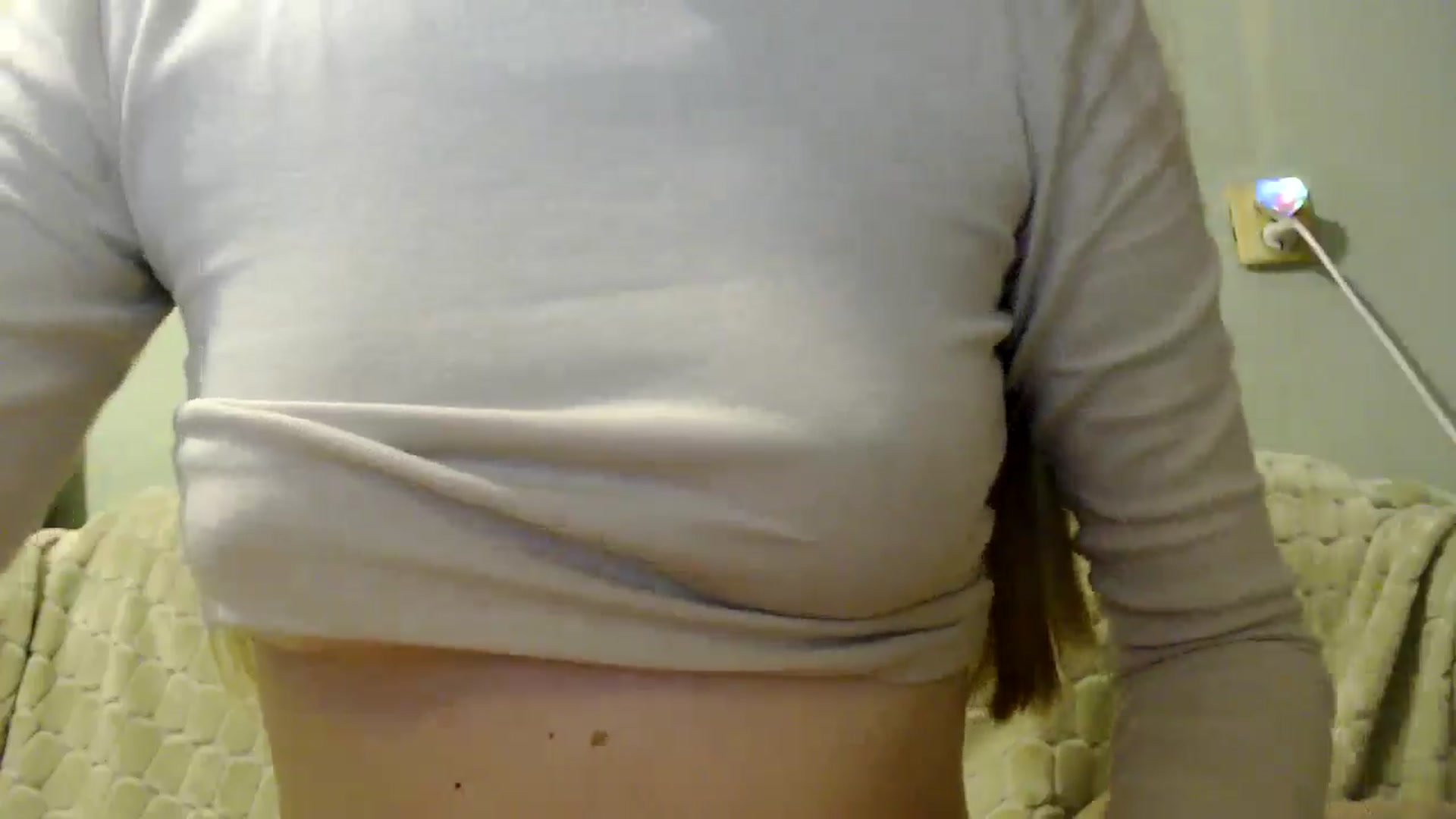 Gallery image thumbnail from PetitAnge_'s myfreecams stream on, 08/04/2025, 19:53 image 15 of 20