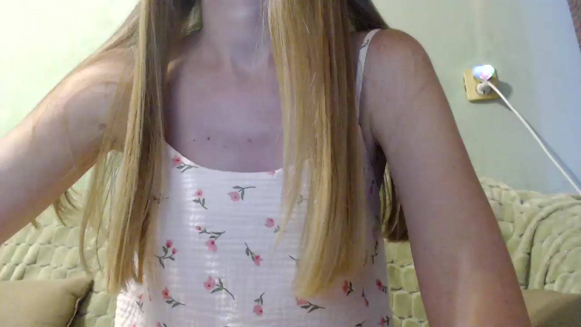 Gallery image thumbnail from PetitAnge_'s myfreecams stream on, 08/18/2025, 18:06 image 5 of 20