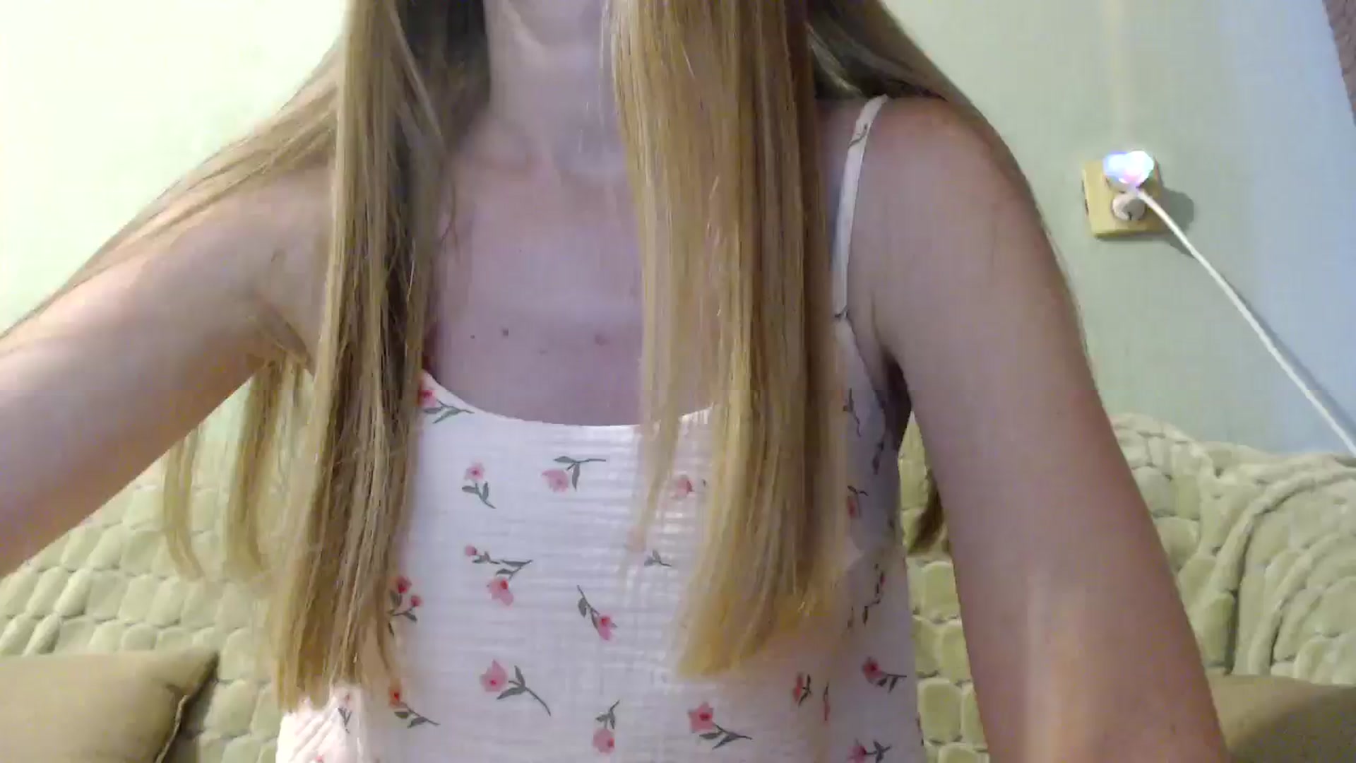Gallery image thumbnail from PetitAnge_'s myfreecams stream on, 08/18/2025, 18:06 image 6 of 20