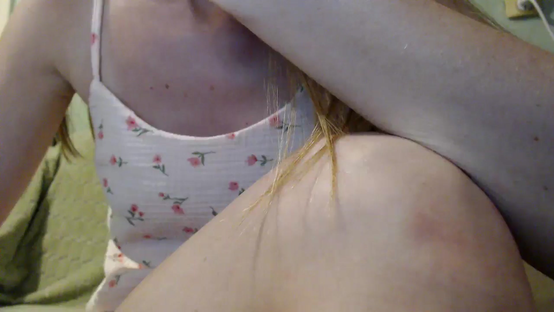 Gallery image thumbnail from PetitAnge_'s myfreecams stream on, 08/19/2025, 20:06 image 11 of 20