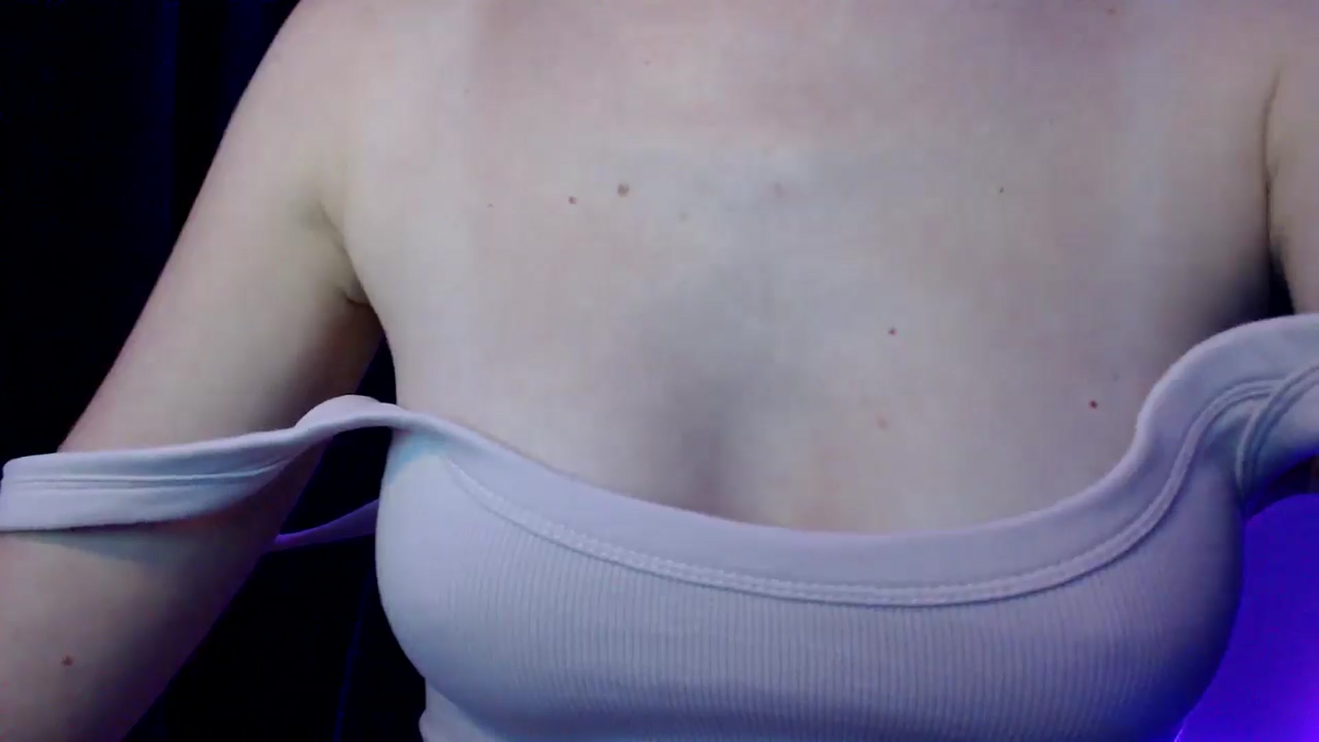 Gallery image thumbnail from PetitAnge_'s myfreecams stream on, 09/17/2025, 18:34 image 8 of 20