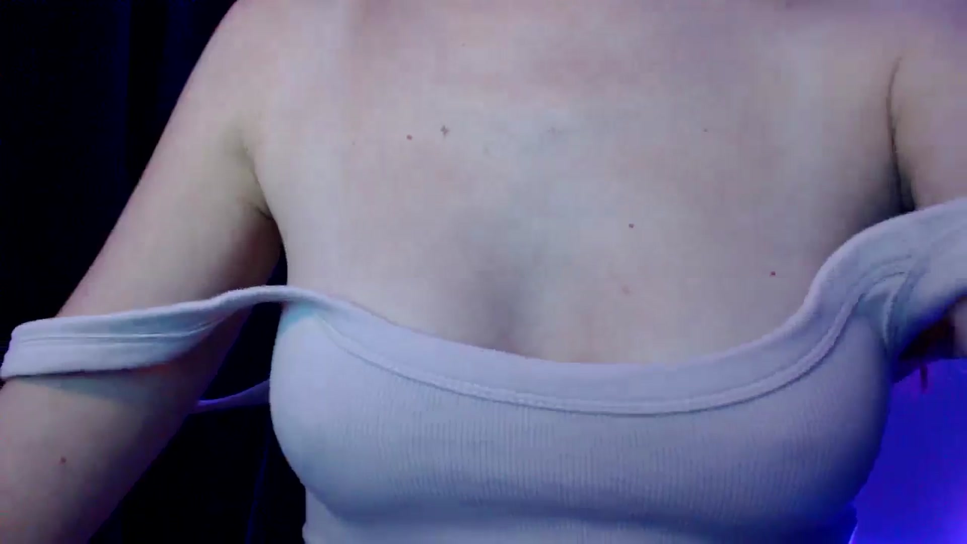 Gallery image thumbnail from PetitAnge_'s myfreecams stream on, 09/17/2025, 18:34 image 9 of 20