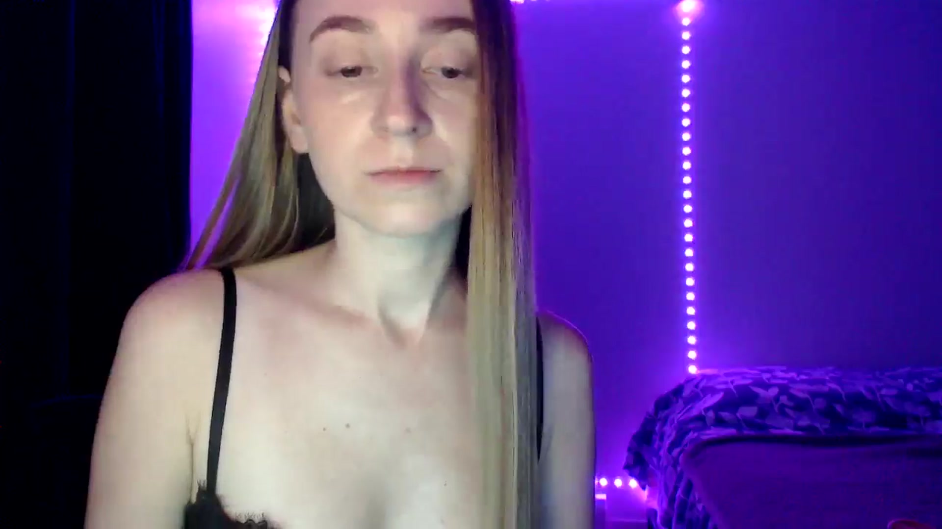 Gallery image thumbnail from PetitAnge_'s myfreecams stream on, 09/19/2025, 18:01 image 4 of 20