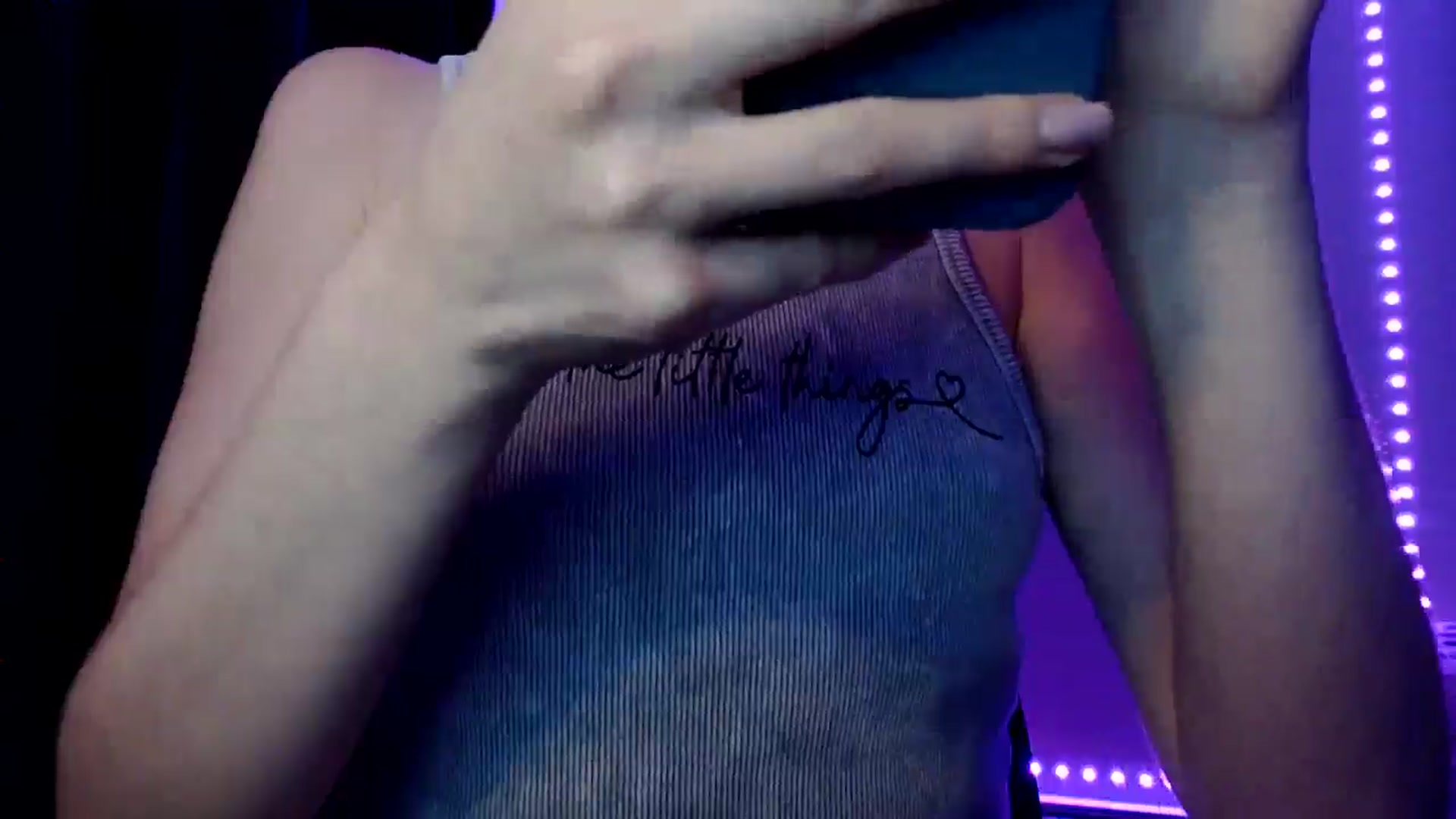 Gallery image thumbnail from PetitAnge_'s myfreecams stream on, 10/06/2025, 19:08 image 13 of 20
