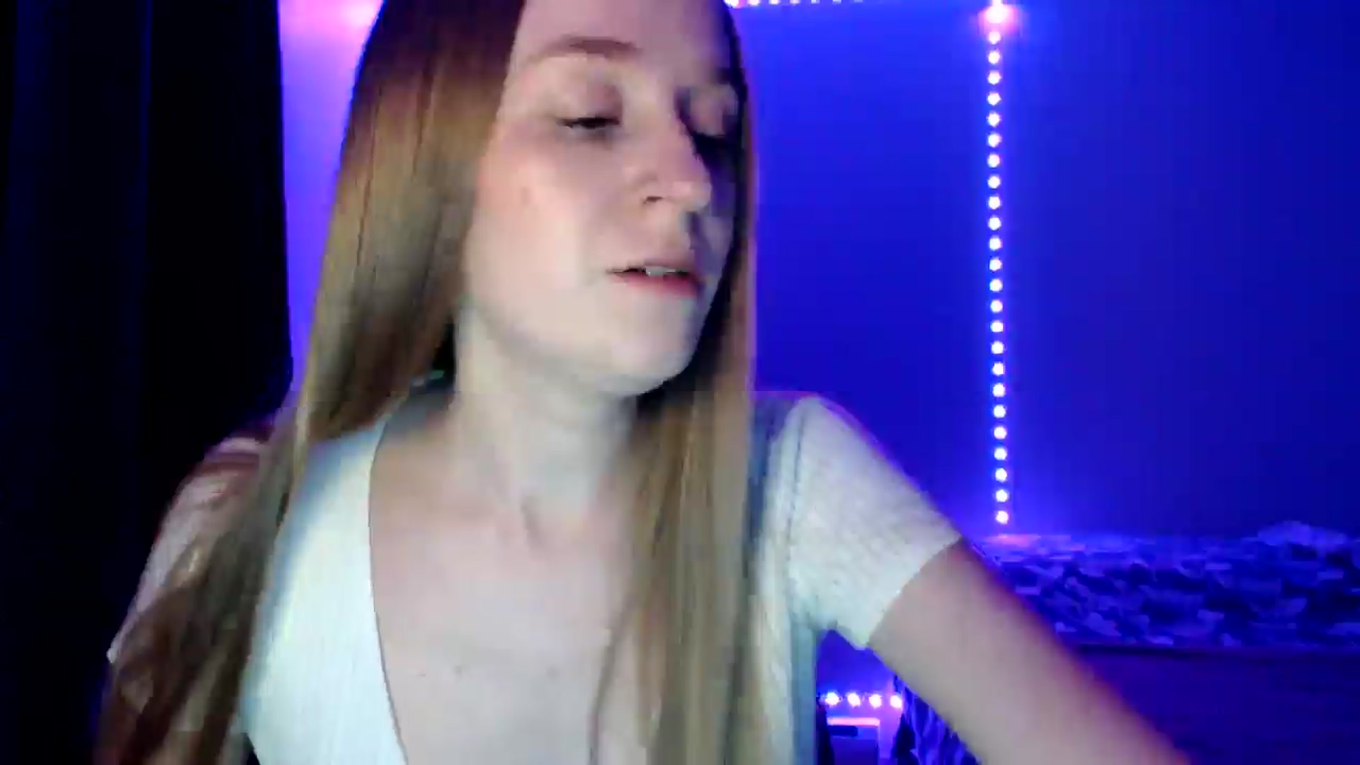 Gallery image thumbnail from PetitAnge_'s myfreecams stream on, 10/07/2025, 22:18 image 8 of 20