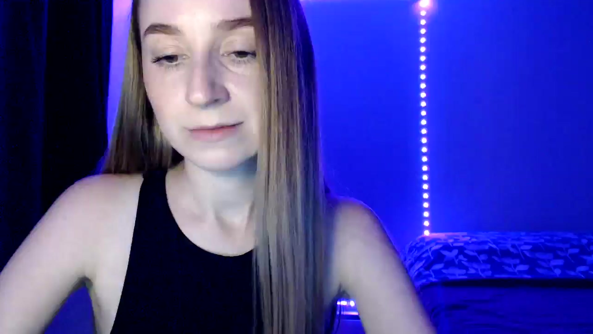 Gallery image thumbnail from PetitAnge_'s myfreecams stream on, 10/12/2025, 16:57 image 8 of 20