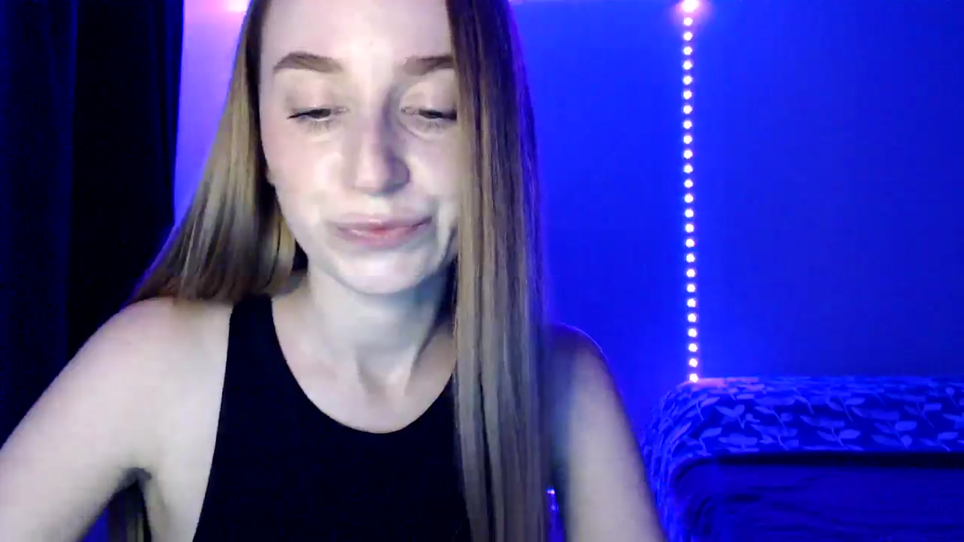 Gallery image thumbnail from PetitAnge_'s myfreecams stream on, 10/12/2025, 16:57 image 4 of 20