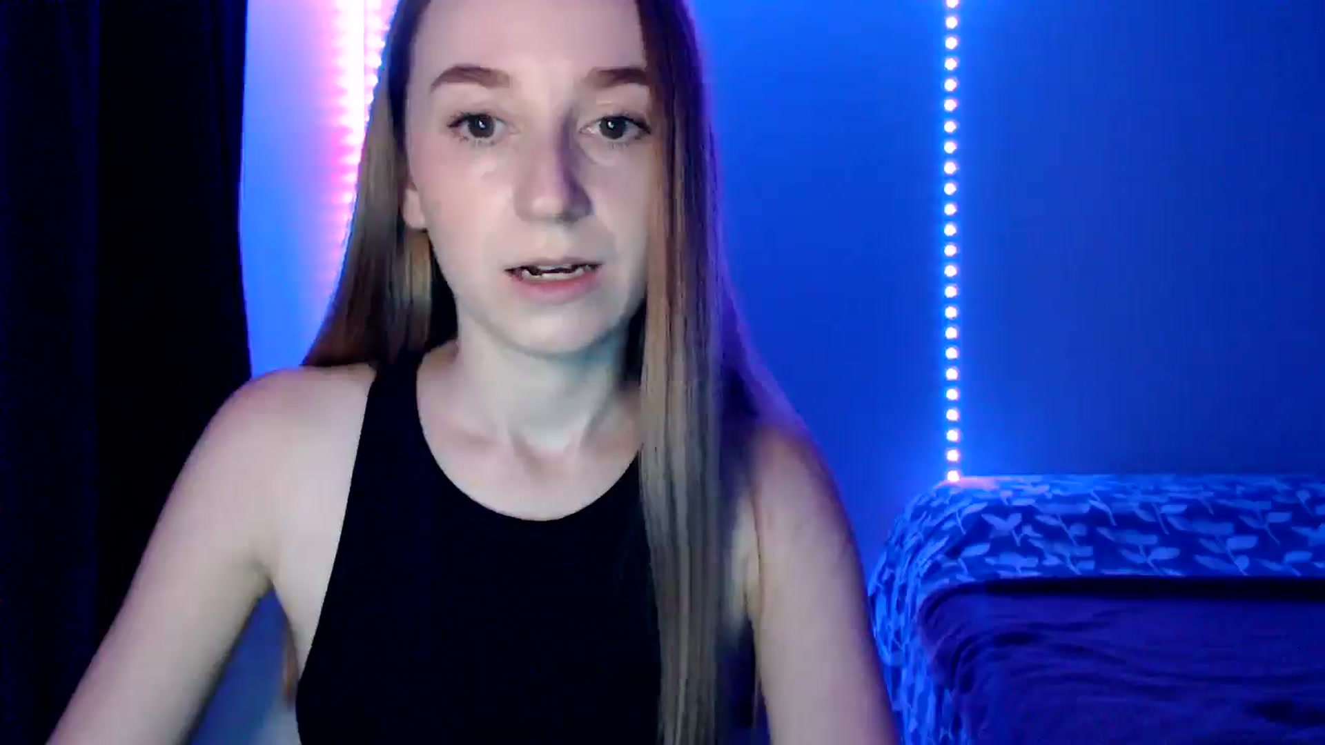 Gallery image thumbnail from PetitAnge_'s myfreecams stream on, 10/12/2025, 16:57 image 13 of 20
