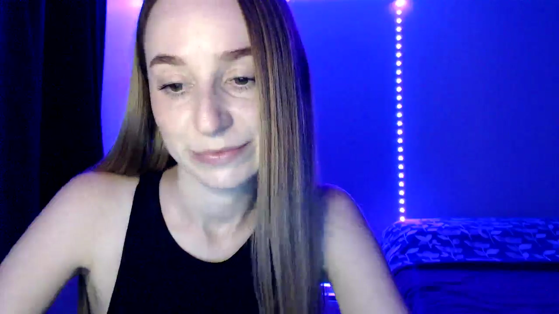 Gallery image thumbnail from PetitAnge_'s myfreecams stream on, 10/12/2025, 16:57 image 7 of 20