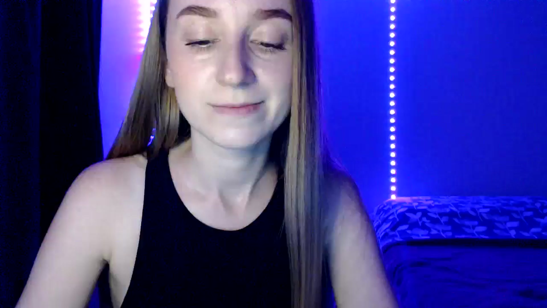 Gallery image thumbnail from PetitAnge_'s myfreecams stream on, 10/12/2025, 16:57 image 14 of 20