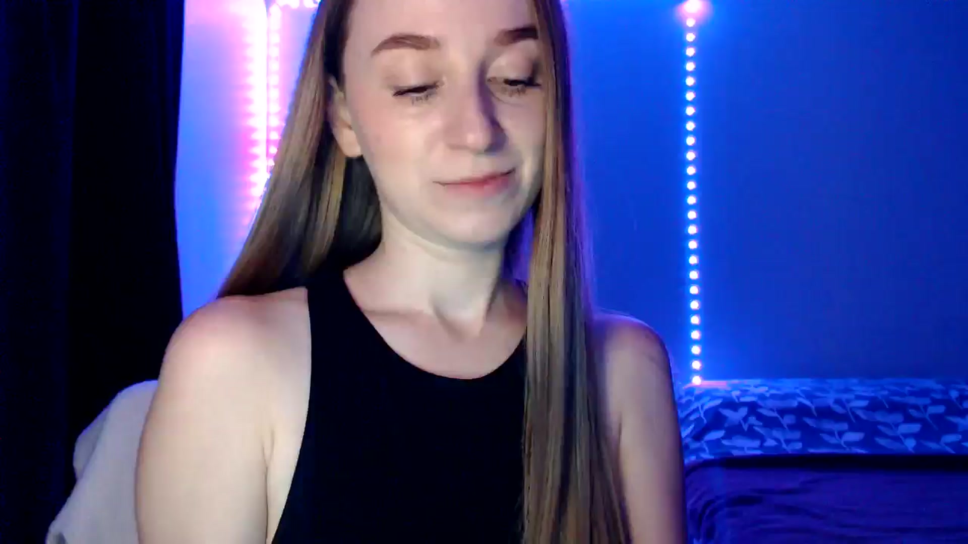 Gallery image thumbnail from PetitAnge_'s myfreecams stream on, 10/12/2025, 16:57 image 5 of 20