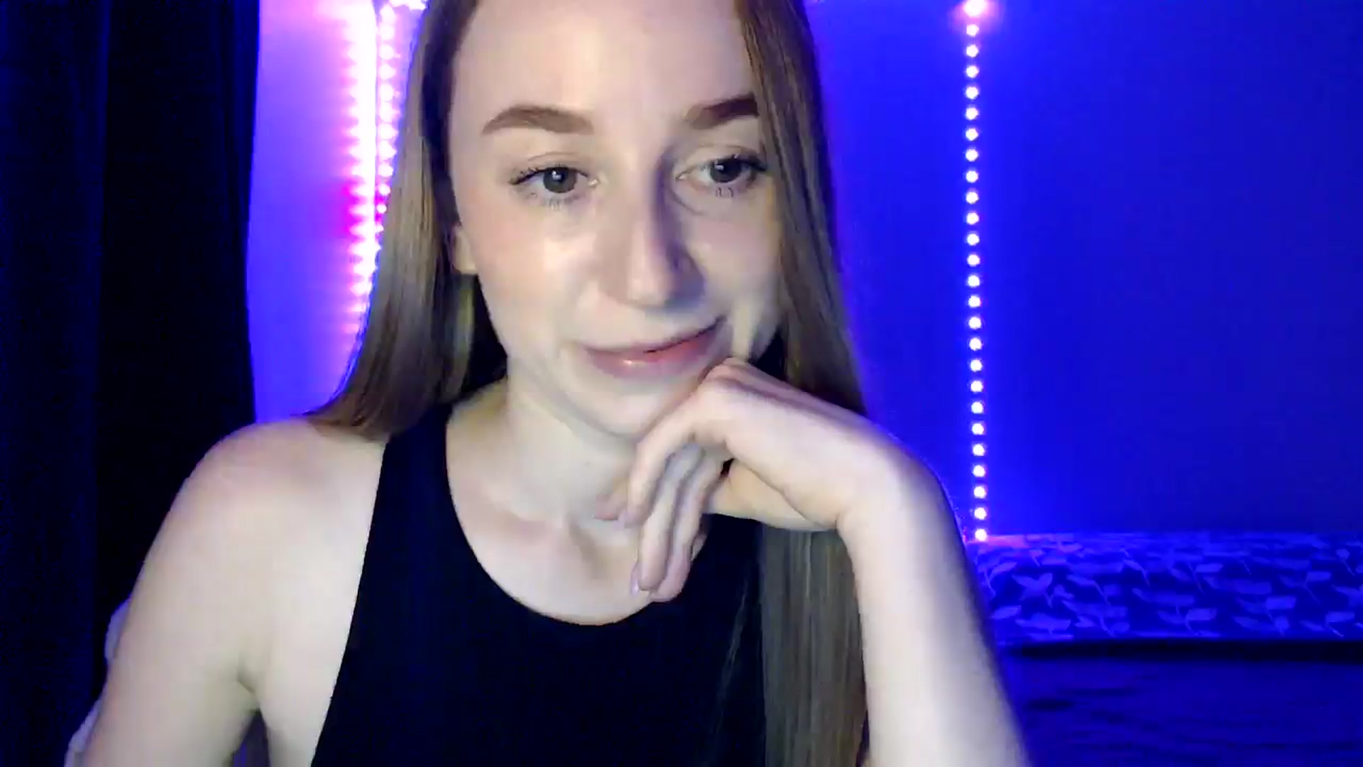 Gallery image thumbnail from PetitAnge_'s myfreecams stream on, 10/12/2025, 16:57 image 6 of 20