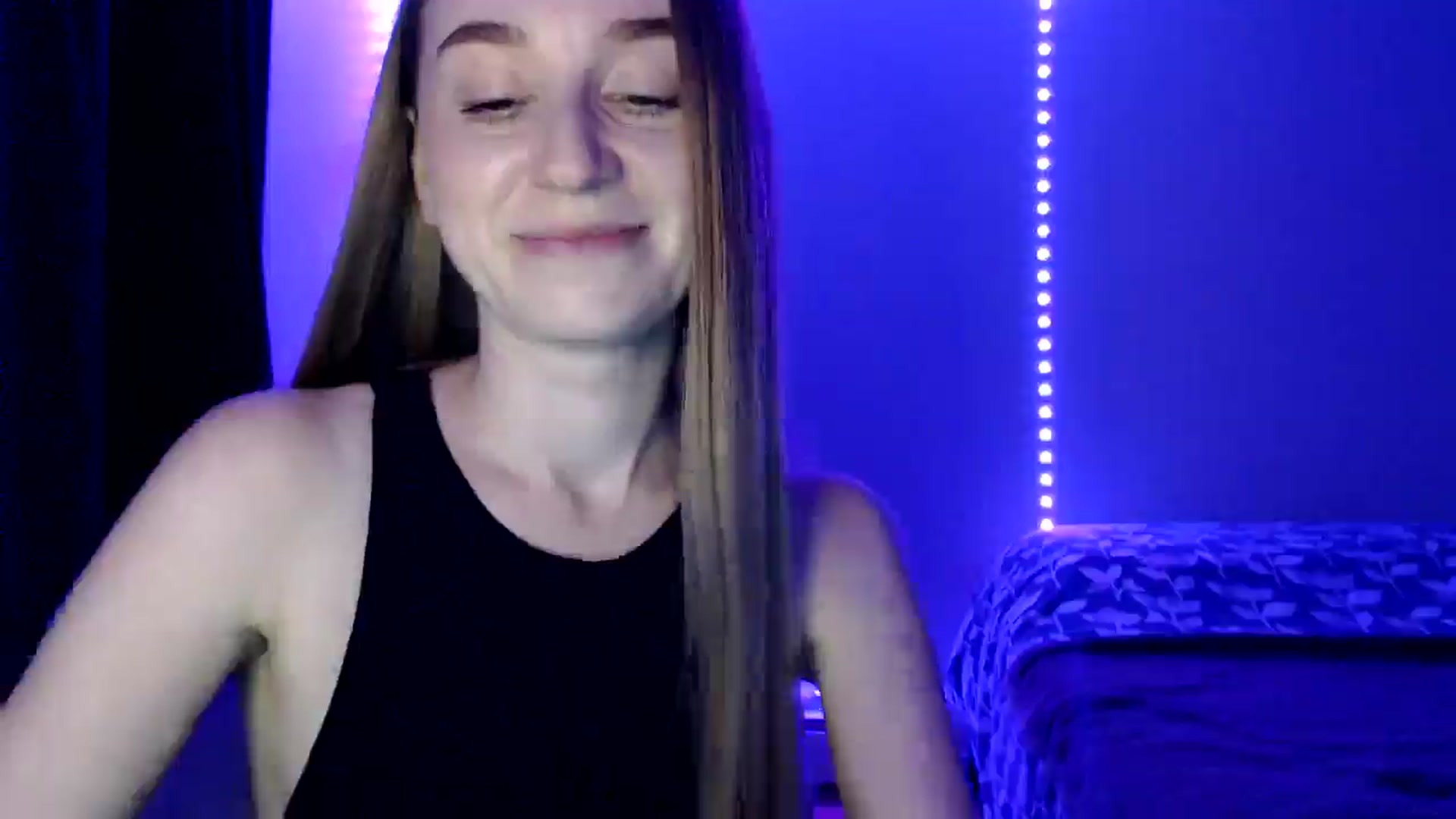 Gallery image thumbnail from PetitAnge_'s myfreecams stream on, 10/12/2025, 16:57 image 16 of 20