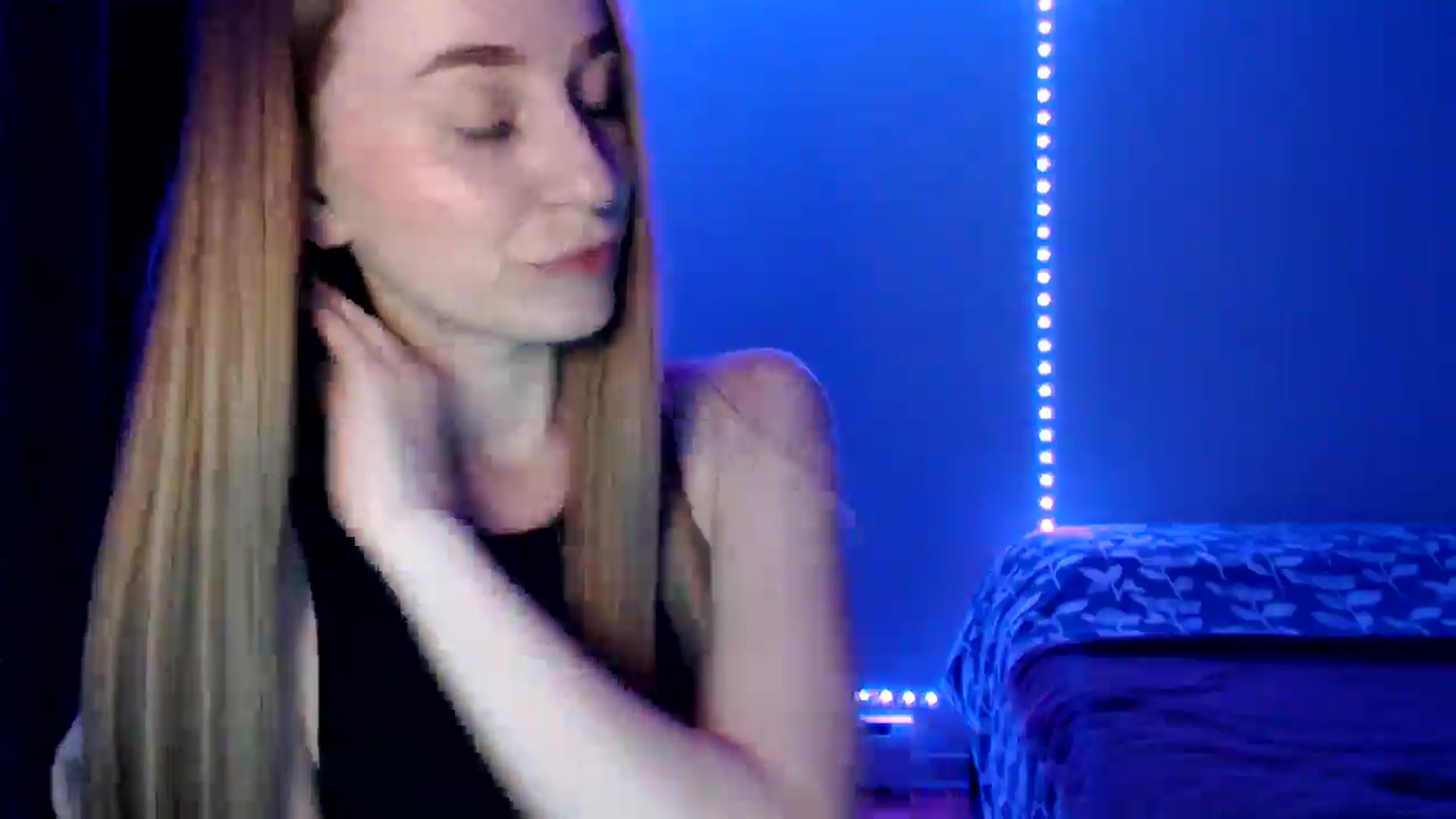 Gallery image thumbnail from PetitAnge_'s myfreecams stream on, 10/12/2025, 16:57 image 19 of 20
