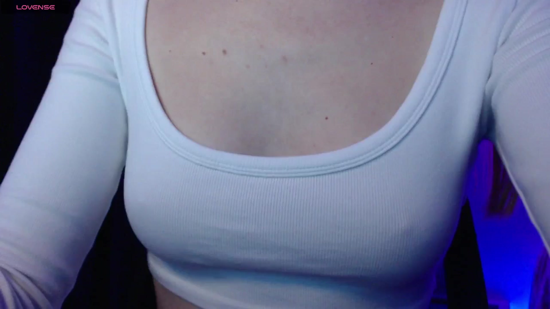 Gallery image thumbnail from PetitAnge_'s myfreecams stream on, 10/21/2025, 22:39 image 16 of 20