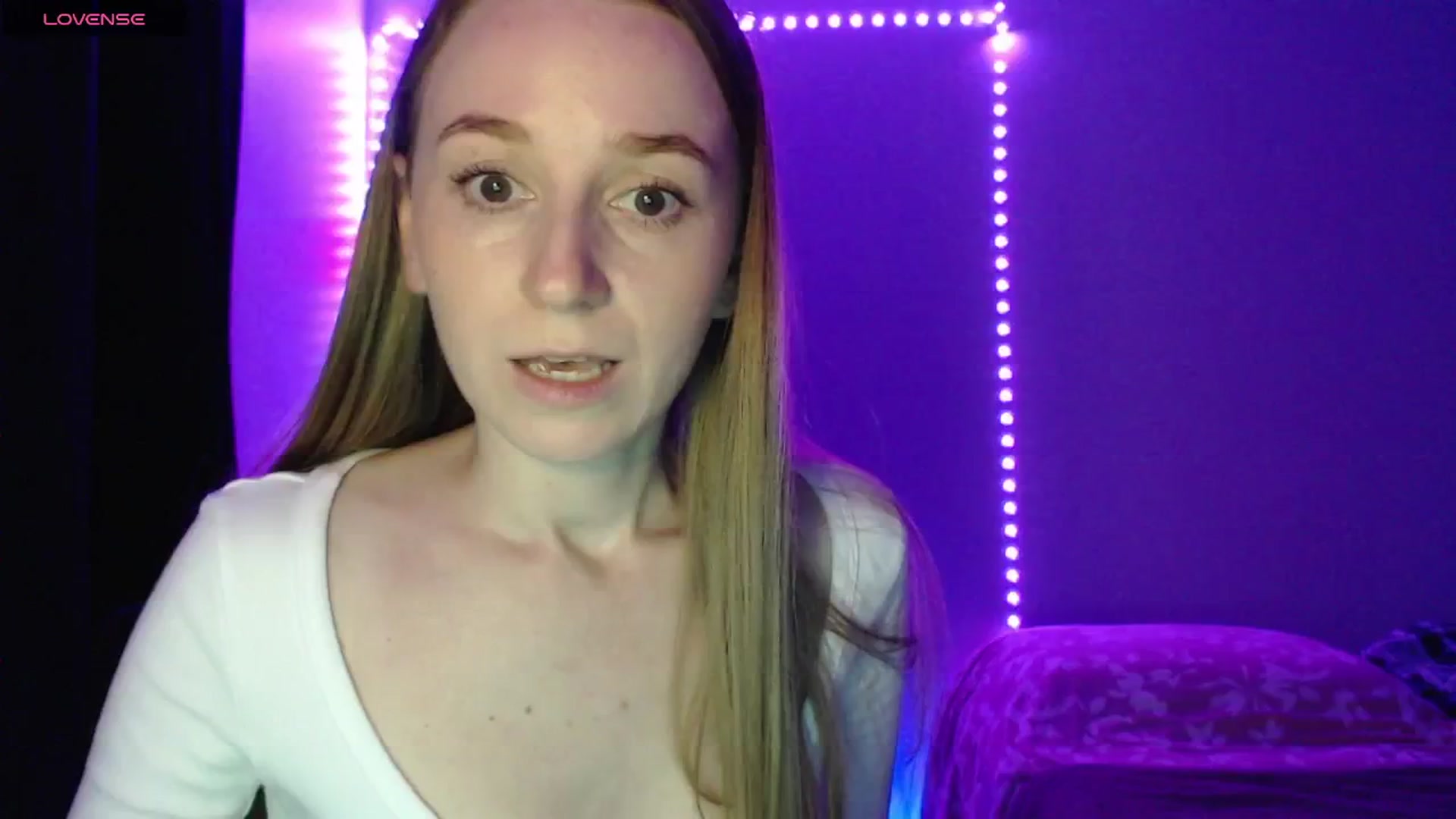 Gallery image thumbnail from PetitAnge_'s myfreecams stream on, 10/21/2025, 22:39 image 4 of 20