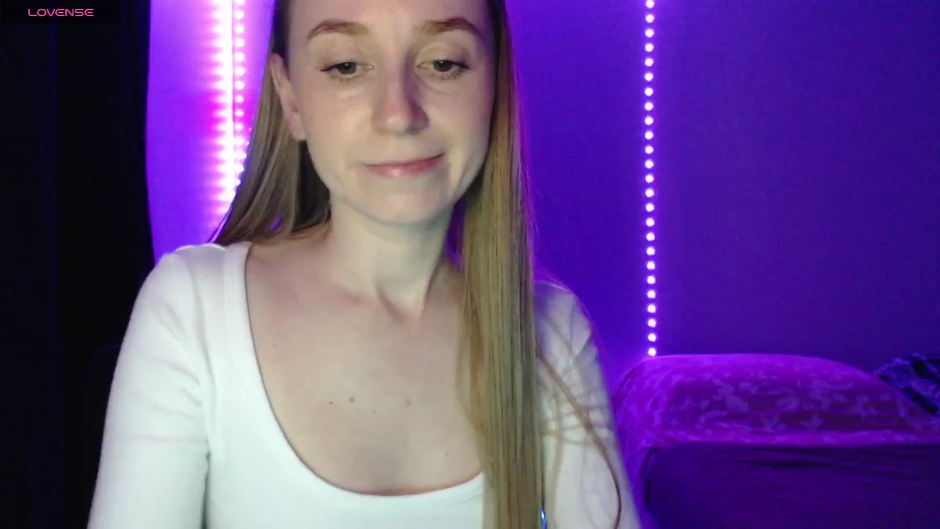 Gallery image thumbnail from PetitAnge_'s myfreecams stream on, 10/21/2025, 22:39 image 6 of 20