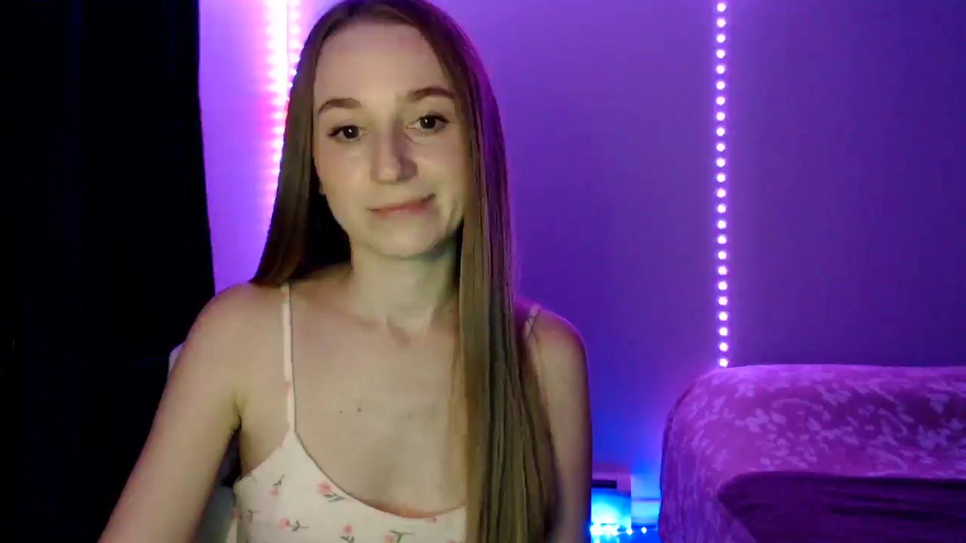 Gallery image thumbnail from PetitAnge_'s myfreecams stream on, 10/27/2025, 19:28 image 2 of 20