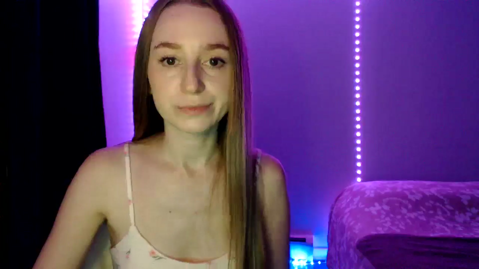 Gallery image thumbnail from PetitAnge_'s myfreecams stream on, 10/27/2025, 19:28 image 3 of 20