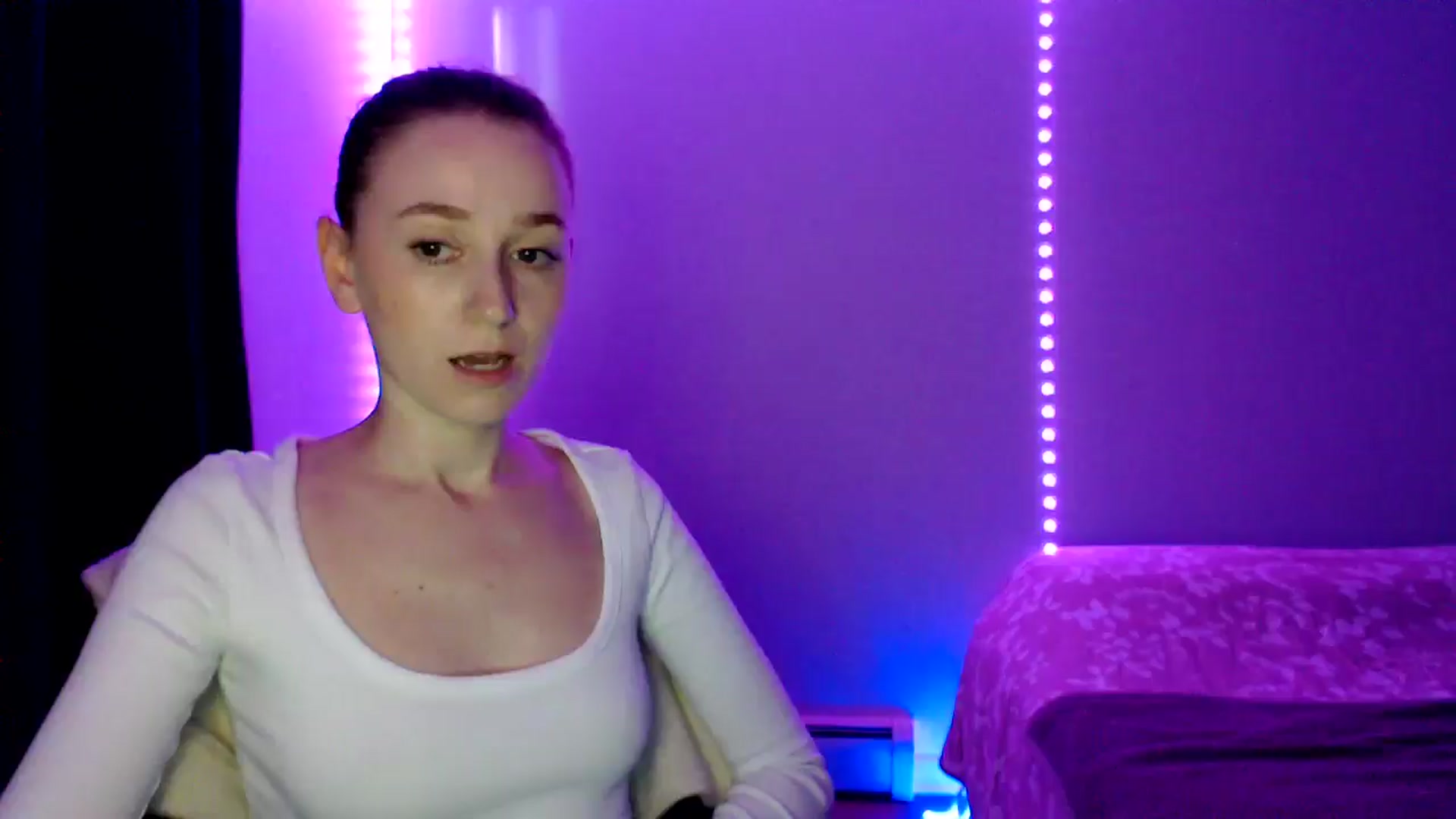 Gallery image thumbnail from PetitAnge_'s myfreecams stream on, 10/29/2025, 21:04 image 18 of 20